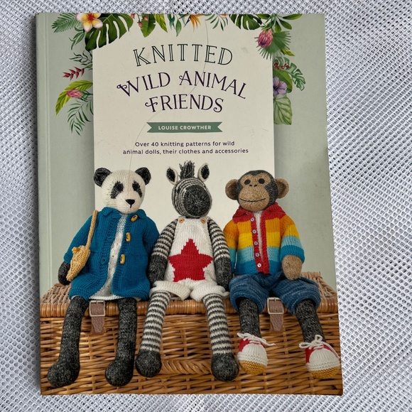 Knitted Wild Animal Friends 40 Patterns by Louise Crowther 6" Tall Soft Cover - Picture 1 of 10
